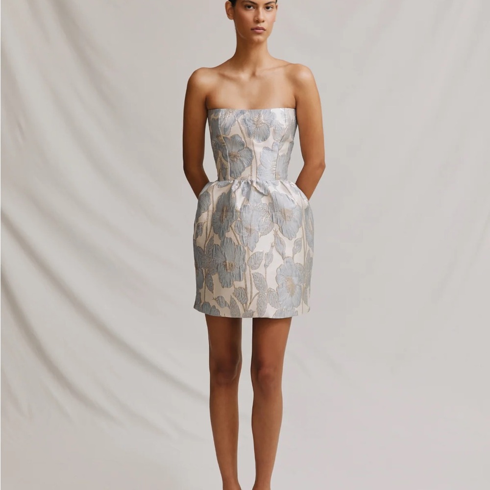 Elegant Strapless Mini Dress in Blue and Cream